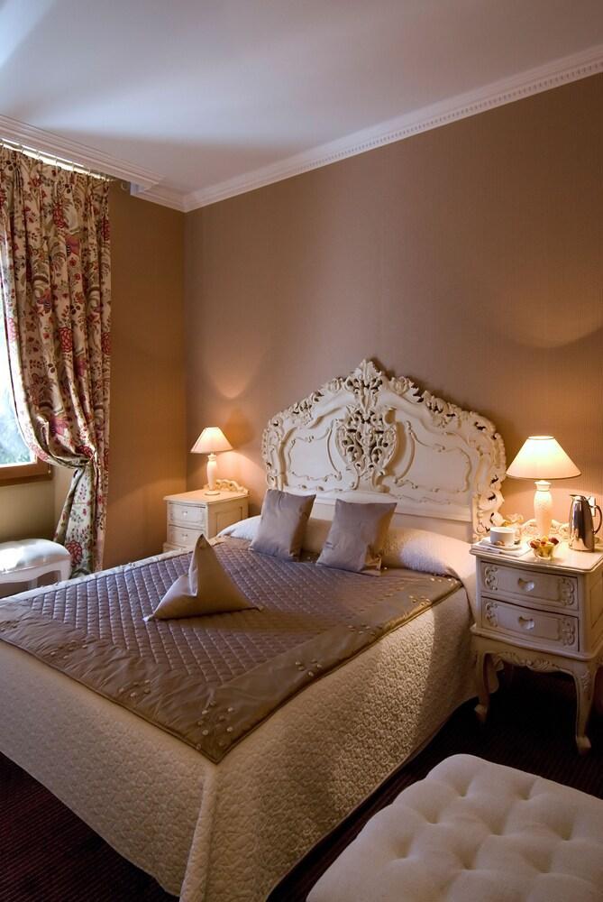 Hotel Chateau De La Tour Cannes Room photo